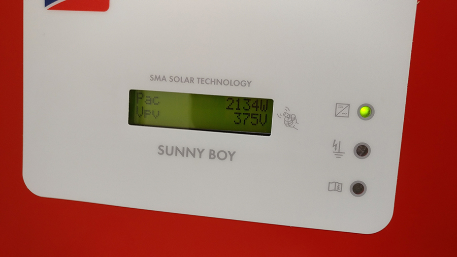 Omvormer voor zonnepanelen - inverter for solar panels